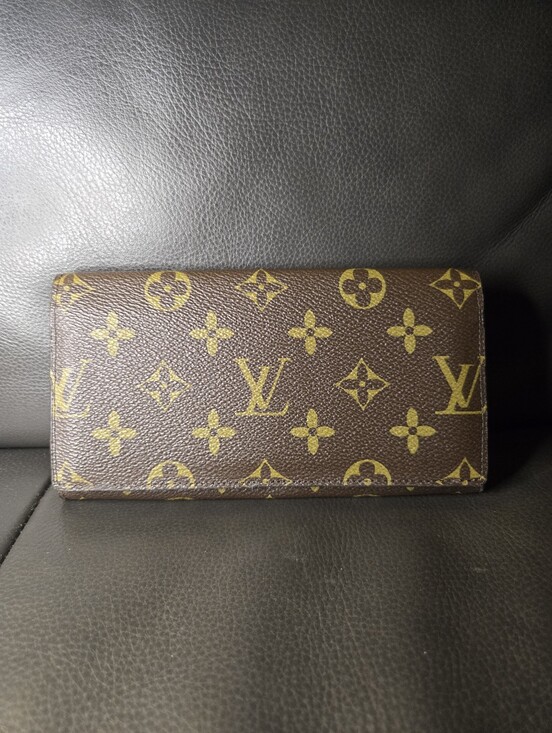 The Unbranded Brand Handbags - Monogram Continental Wallet Brown & Gold